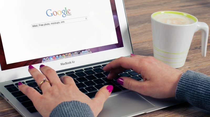 Gli espertoni del Web che rovinano l'Italia